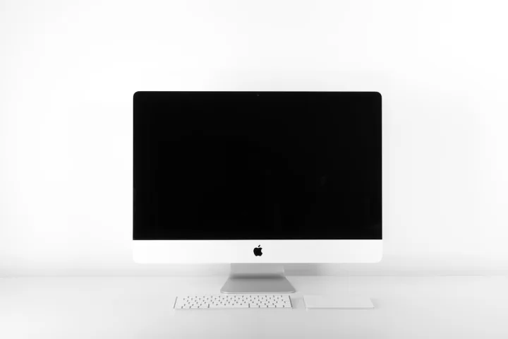 Apple iMac 27 inch, ideal pentru birou